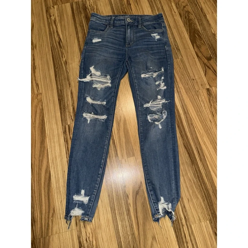 American Eagle Women's 2 Short‎ Jeans Jegging Super Hi-Rise Distressed